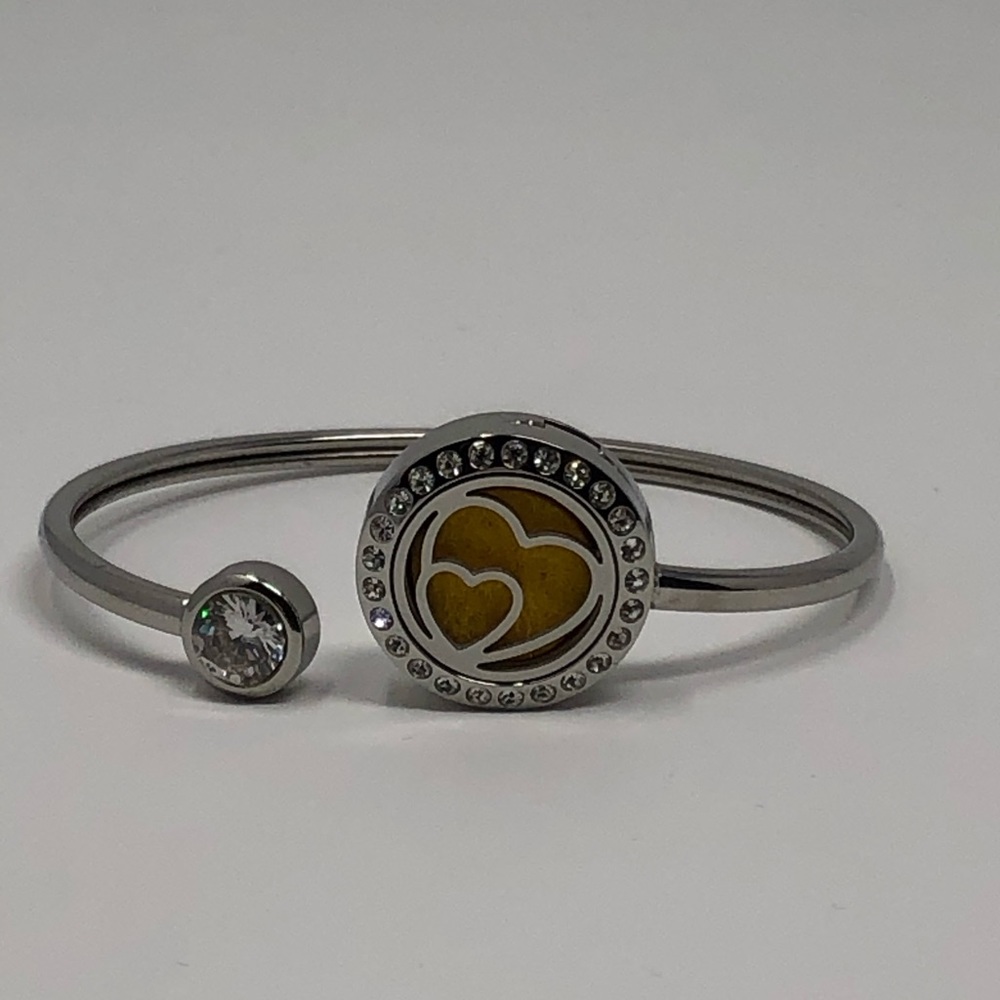 New! Aromatherapy Diffusing Bracelet - image 1